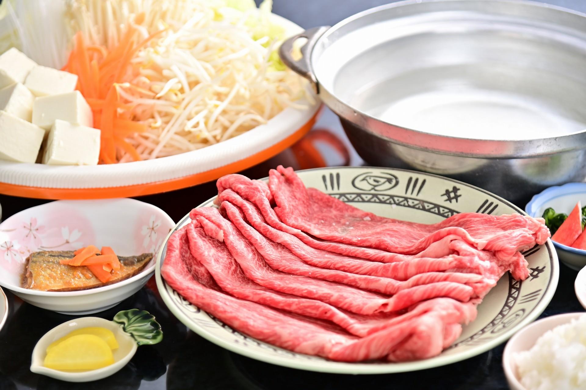 新鮮なお野菜と牛しゃぶ用の牛肉